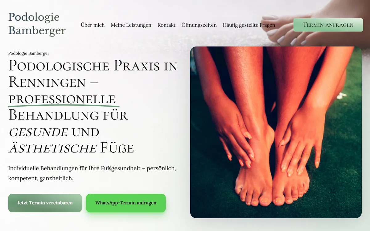 Startseite der Website von Podologie Bamberger am Computer